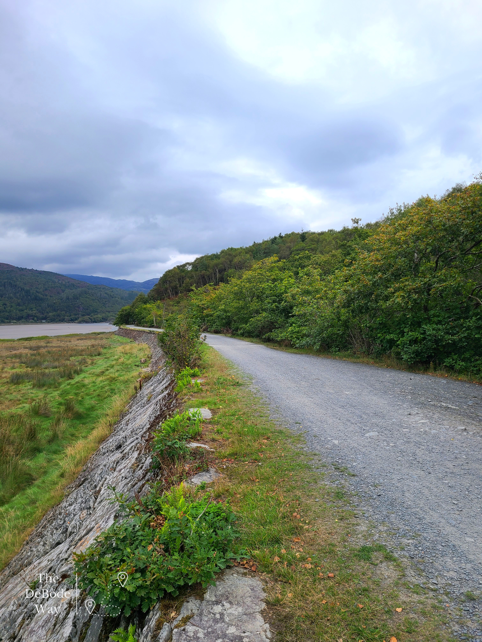 Flat trail along the estuary