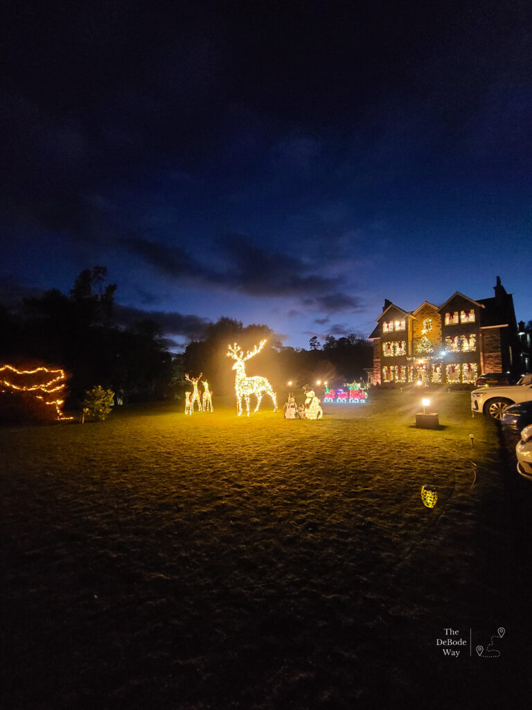 The front lawn of Duisdale House lit up with Christmas lights