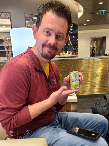J with a tiny ginger ale at London Heathrow United Club Lounge - a fee-based credit card perk